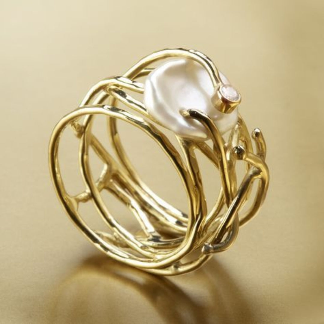 Anillo vintage delgado dorado y de perlas