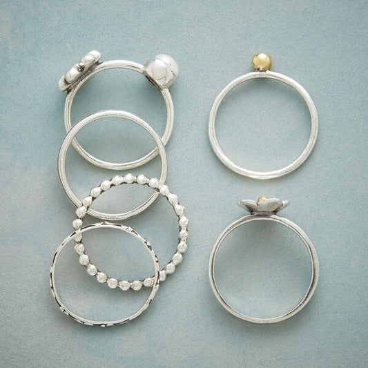 Juego de anillos con perlas florales