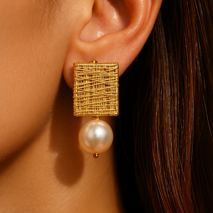 Aretes de hilos dorados vintage con perlas