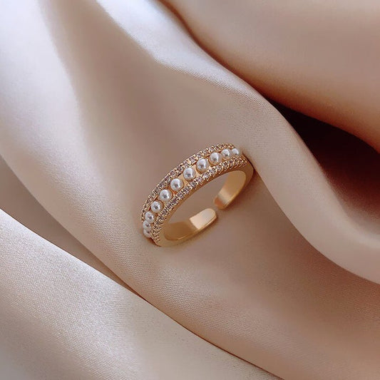 Anillo de lujo en oro y perlas