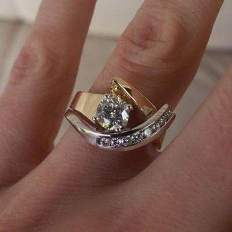 Anillo Vintage Irregular de Zirconia en Oro y Plata