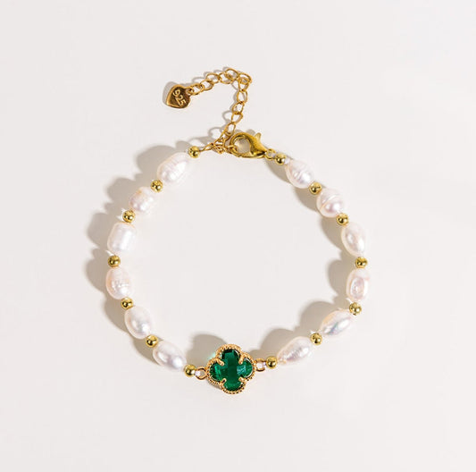 Pulsera de perlas de trébol de esmeralda