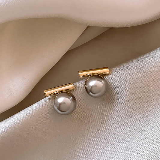 Pendientes Elegantes de Perla Oscura en Oro