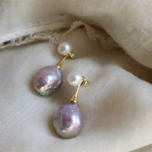 Pendientes elegantes de perlas lilas