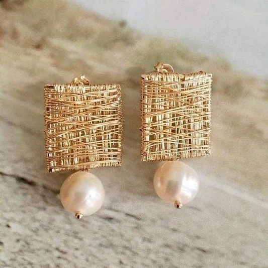 Aretes de hilos dorados vintage con perlas