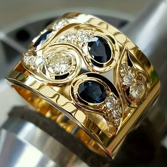 Anillo vintage con incrustaciones de zirconia dorada
