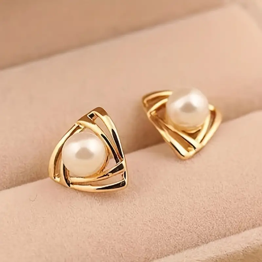 Pendientes elegantes de perlas y oro