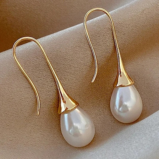 Aretes clásicos de perlas Helena