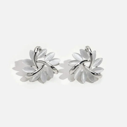 Tori™ - Aretes con pétalos retorcidos